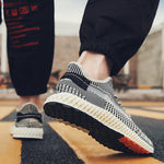 Fashionable men's breathable sneakers
